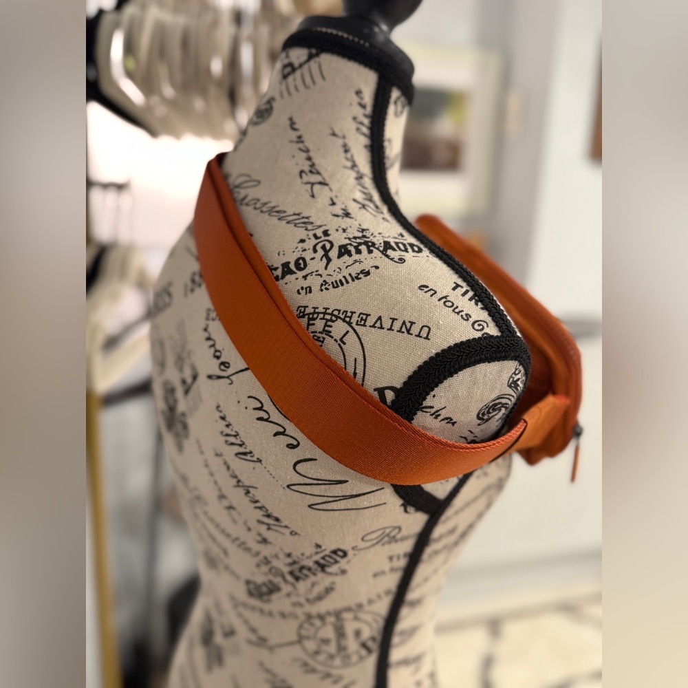 Lululemon Everywhere Belt Bag NWT Burnt Orange Nylon Crossbody Belt Bag - Picture 4 of 9